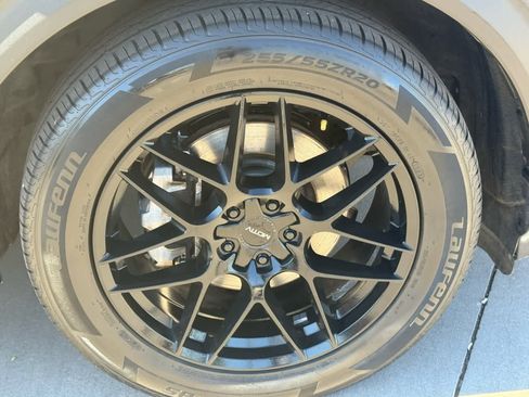 Used 2020 Ford Explorer XLT w/ Equipment Group 202A image 10