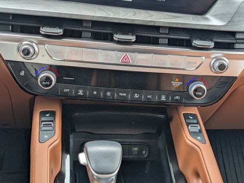 Used 2025 Kia Telluride AWD image 22
