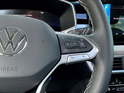 New 2026 Volkswagen Taos SE image 10