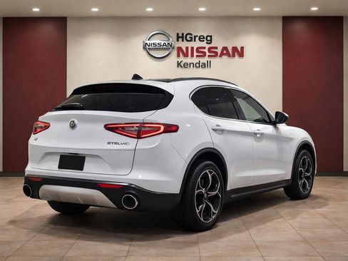 Used 2024 Alfa Romeo Stelvio Ti image 4