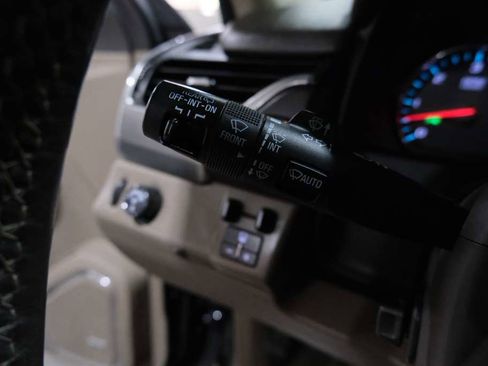 Used 2018 Chevrolet Suburban LT RWD image 42