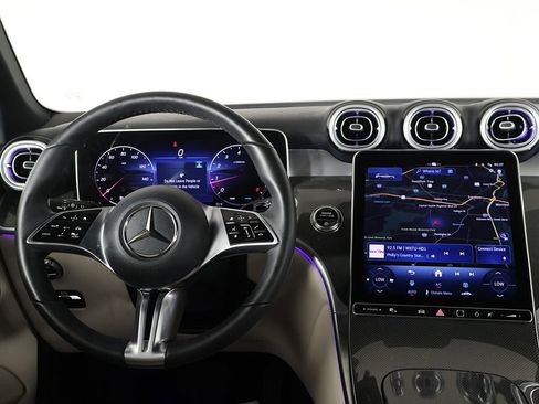 Used 2025 Mercedes-Benz GLC 300 4MATIC image 35