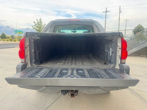 Used 2002 Chevrolet Avalanche 4x4 w/ Convenience Pkg image 14