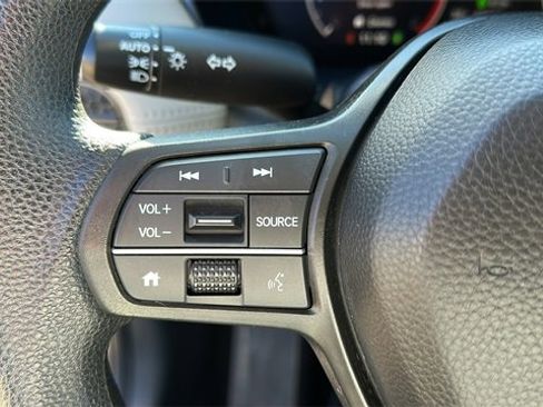 Used 2023 Honda HR-V LX image 11