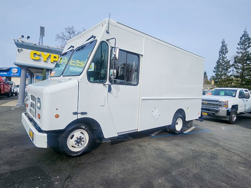 Used 2014 Ford E-350 and Econoline 350 Super Duty w/ A/C Prep Package RWD image 2