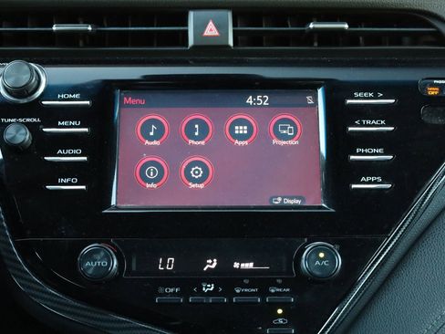 Used 2018 Toyota Camry SE image 40