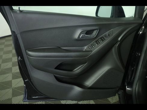 Used 2022 Chevrolet Trax LT w/ Driver Confidence Package image 22