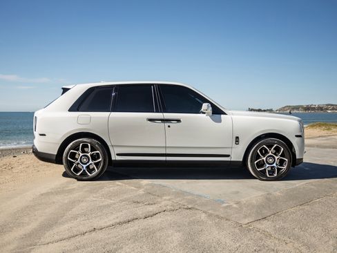 Used 2024 Rolls-Royce Cullinan Black Badge image 4