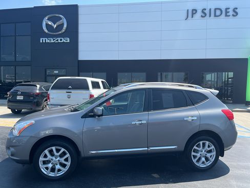 Used 2013 Nissan Rogue SL AWD/4WD image 2