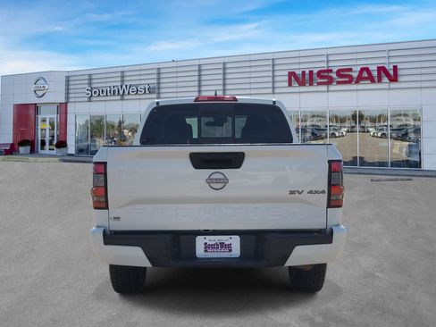 Used 2022 Nissan Frontier SV AWD/4WD image 6