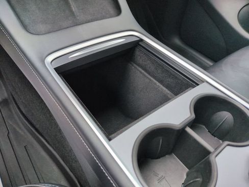 Used 2022 Tesla Model Y Performance AWD/4WD image 16