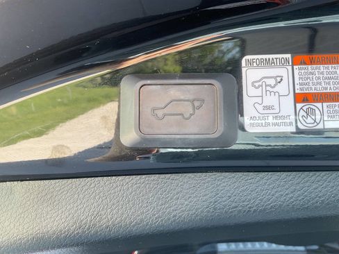 Used 2014 Toyota RAV4 Limited AWD/4WD image 36