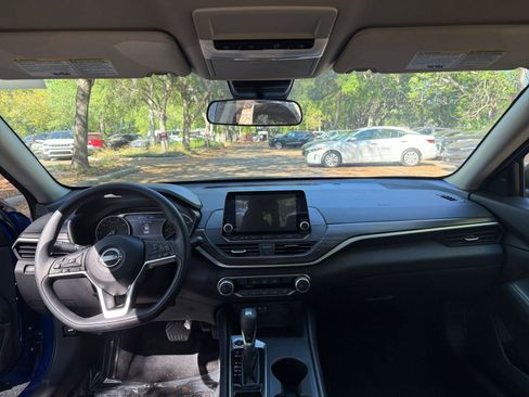 Used 2025 Nissan Altima 2.5 SV image 28