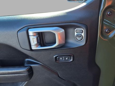 Used 2022 Jeep Gladiator Willys image 18