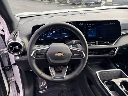 Used 2025 Chevrolet Equinox LT image 9