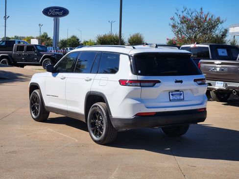 New 2025 Jeep Grand Cherokee L Altitude image 3