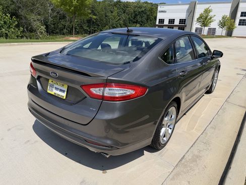 Used 2014 Ford Fusion SE w/ Equipment Group 201A FWD image 5