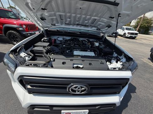 Certified 2024 Toyota Tacoma SR5 AWD/4WD image 30