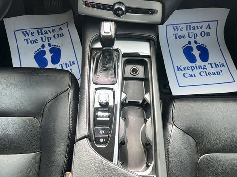 Used 2016 Volvo XC90 T6 Momentum w/ Vision Package image 17