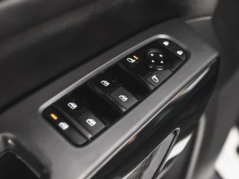 Used 2023 Nissan Pathfinder SV AWD/4WD image 9