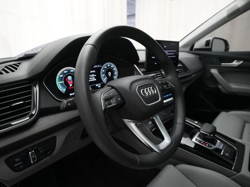 Used 2024 Audi Q5 e Premium Plus w/ Premium Plus Package image 8