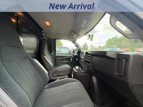 Used 2025 Chevrolet Express 2500 w/ Driver Convenience Package RWD image 3