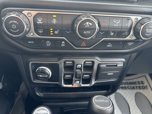 Used 2023 Jeep Gladiator Willys image 25