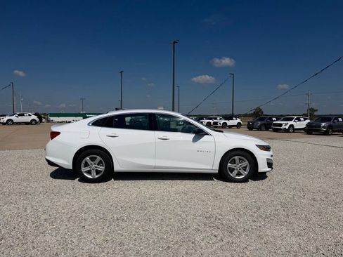 Used 2024 Chevrolet Malibu LS FWD image 2
