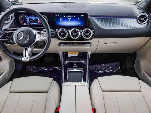 Used 2025 Mercedes-Benz GLA 250 image 12