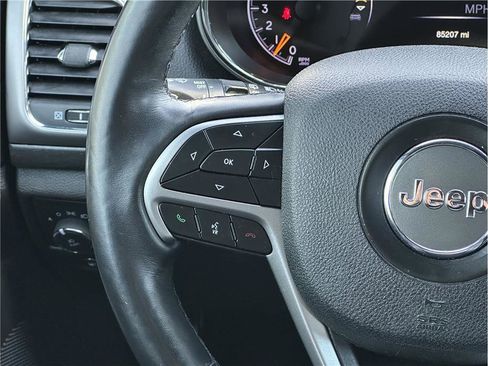 Used 2018 Jeep Grand Cherokee Altitude image 19