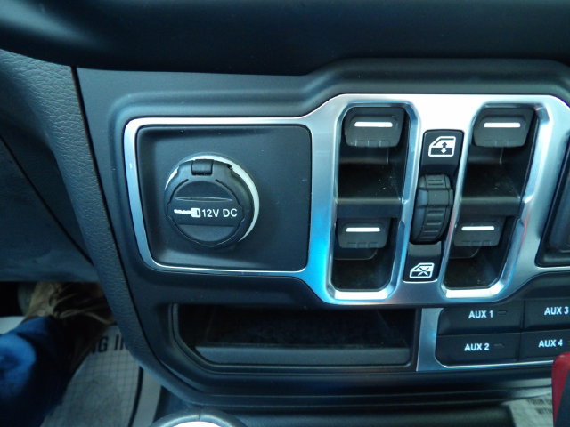 Used 2023 Jeep Wrangler Unlimited Sahara w/ Cold Weather Group AWD/4WD image 28