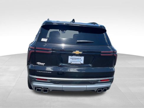 Used 2025 Chevrolet Traverse LT FWD image 4