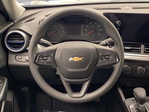 New 2026 Chevrolet Trax LS w/ LS Convenience Package FWD image 26
