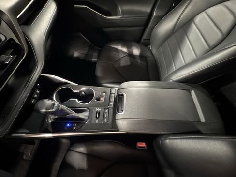 Used 2021 Toyota Highlander XLE image 28