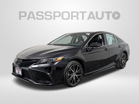 Used 2023 Toyota Camry SE image 1