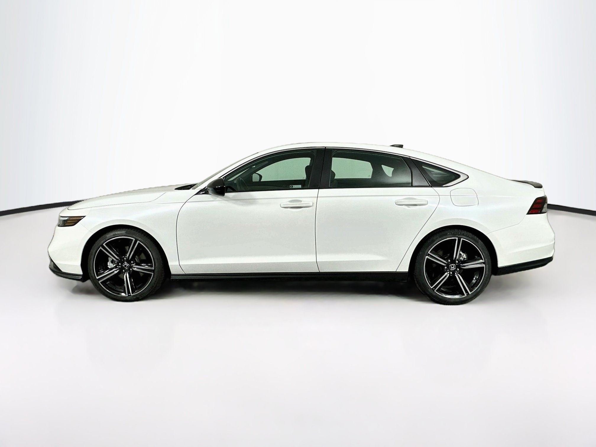 Used 2024 Honda Accord Sport image 4