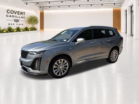Used 2023 Cadillac XT6 Premium Luxury w/ Technology Package FWD image 4