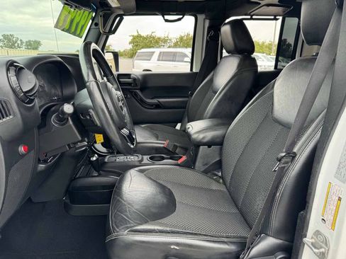 Used 2016 Jeep Wrangler Unlimited Sahara AWD/4WD image 21