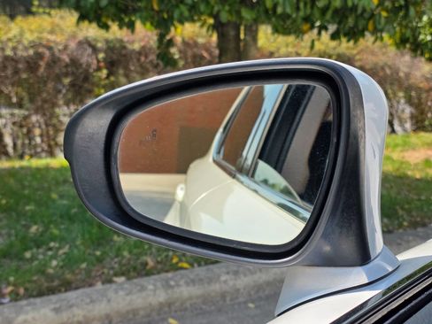 Used 2018 Lexus IS 300 AWD w/ Comfort Package image 9