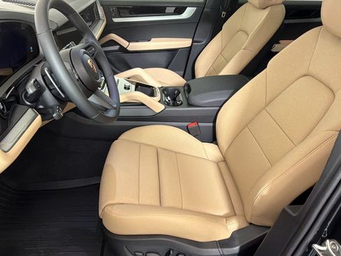Used 2026 Porsche Cayenne AWD/4WD image 5