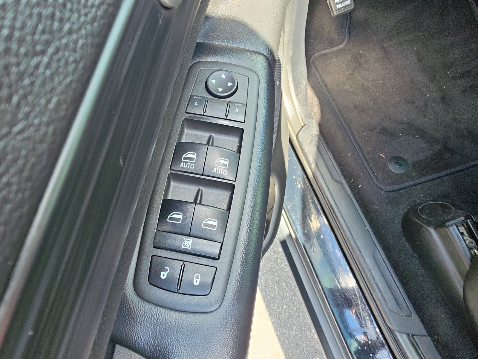 Used 2021 Jeep Grand Cherokee Laredo w/ Security & Convenience Group RWD image 15