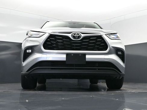 Used 2023 Toyota Highlander XLE image 48