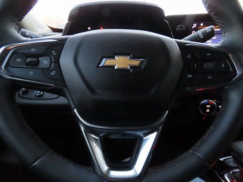 Used 2025 Chevrolet Trax LT w/ LT Convenience Package image 28