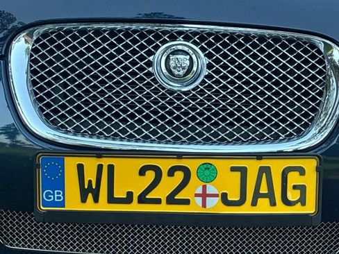 Used 2010 Jaguar XF Luxury RWD image 10