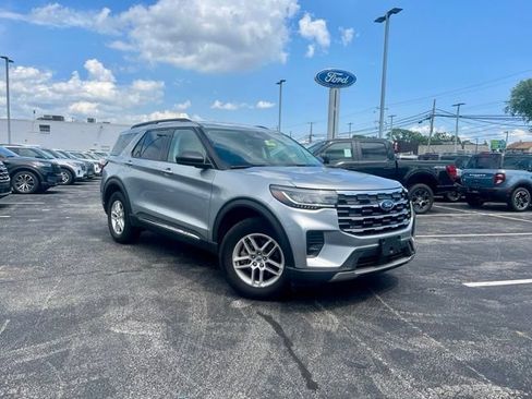 Used 2025 Ford Explorer Active AWD/4WD image 1