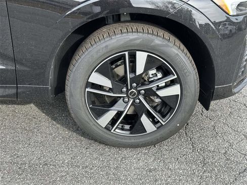 New 2026 Volvo XC60 B5 Core w/ Climate Package image 24