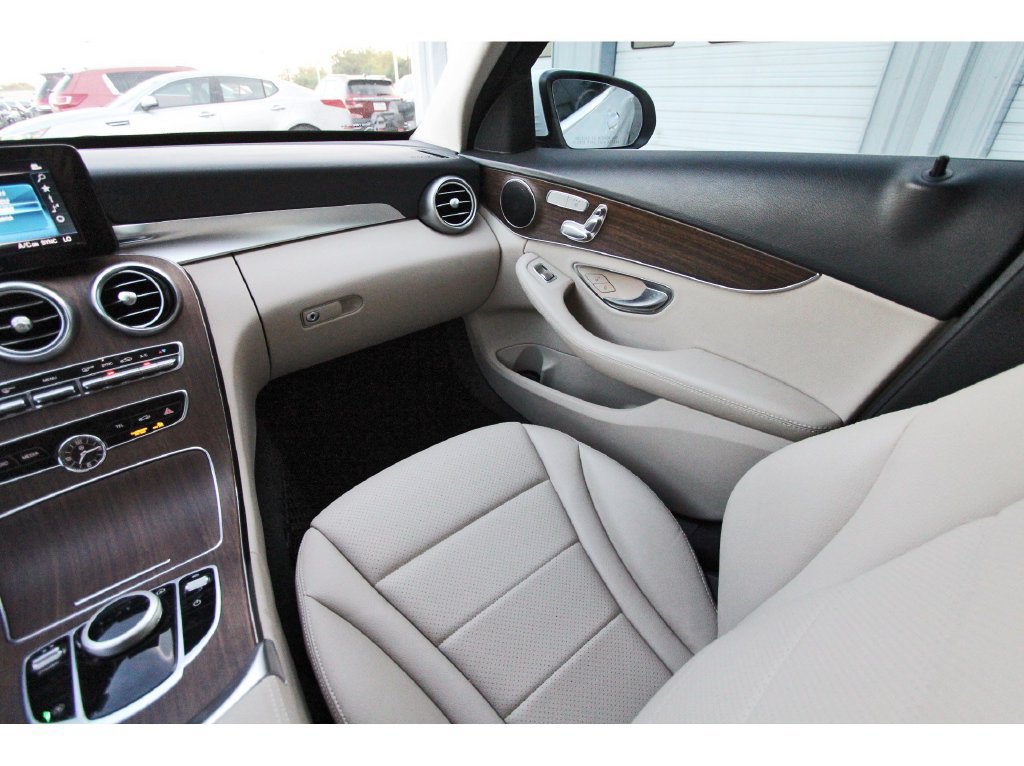 Used 2019 Mercedes-Benz C 300 4MATIC Sedan image 11