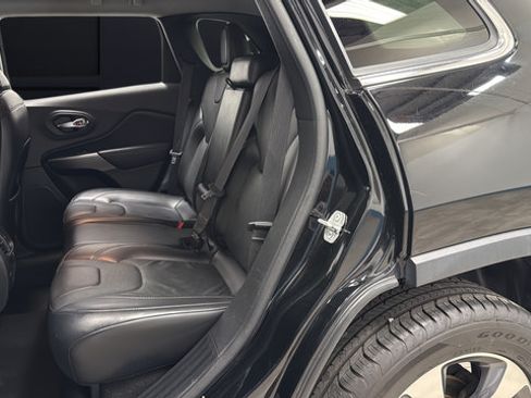 Used 2020 Jeep Cherokee Limited FWD image 23