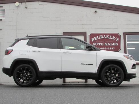 Used 2024 Jeep Compass Latitude w/ Altitude Special Edition image 1
