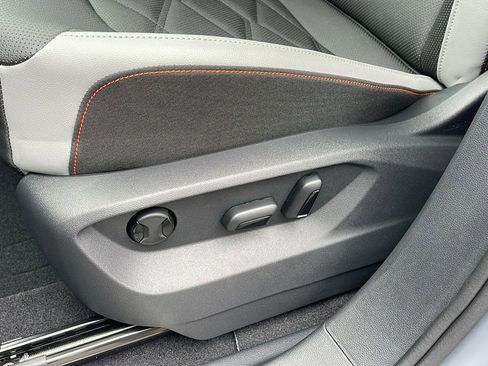 New 2025 Volkswagen Atlas Peak Edition SE image 28